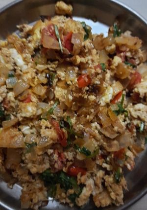 A picture of Egg bhurgi.