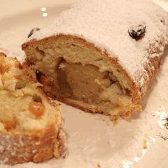 A picture of Stollen .
