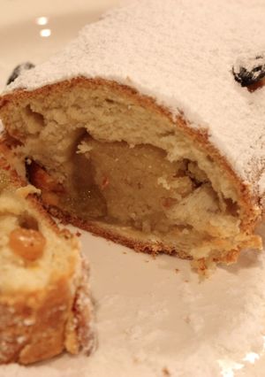 A picture of Stollen .