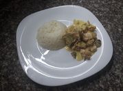Una foto de pollo strogonoff con champiñónes