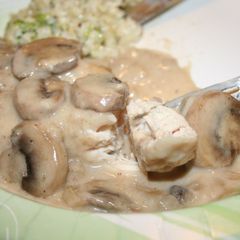 A picture of Creamy Mushroom Chicken.