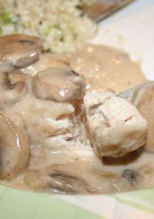 A picture of Creamy Mushroom Chicken.