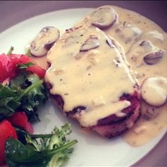 A picture of Chicken With Creamy Mushroom Sauce.