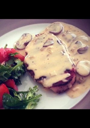 A picture of Chicken With Creamy Mushroom Sauce.