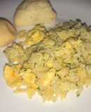 Huevos revueltos con arroz