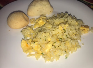 Una foto de Huevos revueltos con arroz