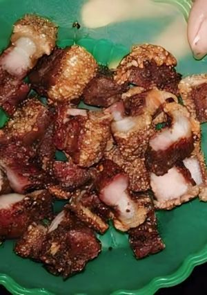 Hình của món Ba chỉ 1 nắng chiên giòn bì.