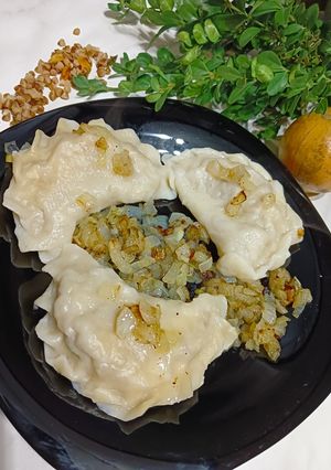 Zdjęcie przepisu Pierogi z kaszą gryczaną i serem wędzonym.