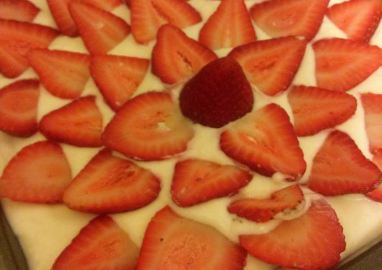 Steps to Make Award-winning Strawberry Pizza