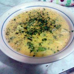 A picture of broccoli spinach cheese soup.