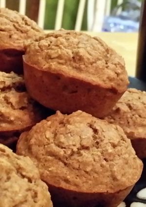 A picture of low calorie apple cinnamon oatmeal breakfast muffin.