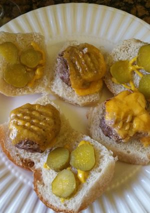 A picture of Cheeseburger Sliders.