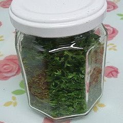 A picture of Drying and Storing Parsley.