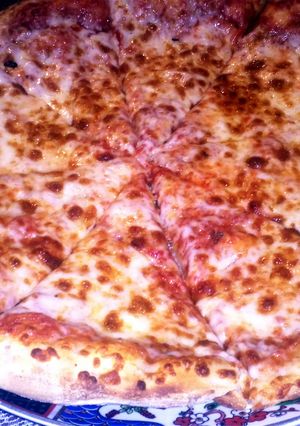 A picture of crispy cheese pizza.