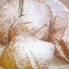 A picture of Simple & Springy Beignet-Style Bread.