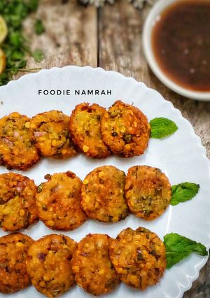A picture of Chana dal vada.