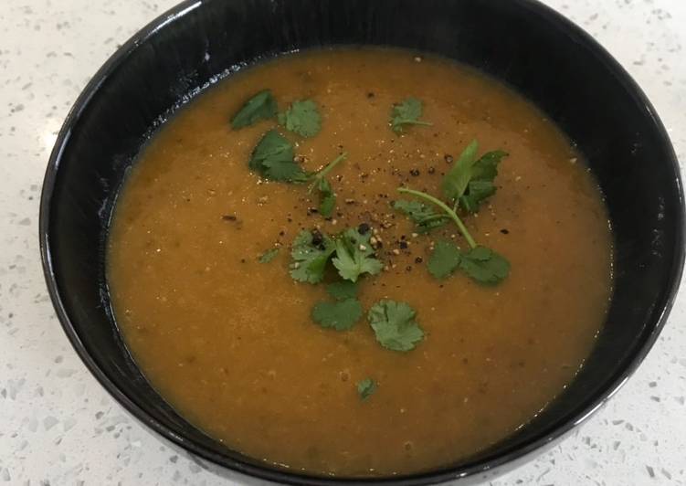 Spicy vegetable & lentil soup