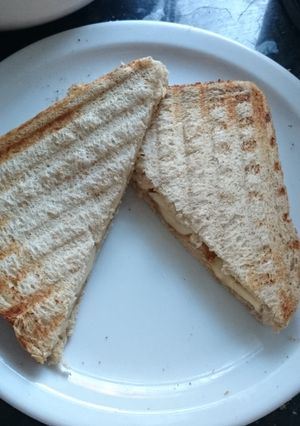 A picture of Banana and peanut butter toast.