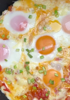 A picture of Breakfast with Eggs and Cabbage.