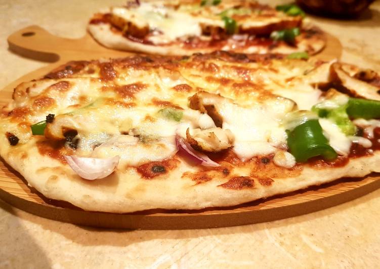 بيتزا بدجاج التندوري بخبز النان الهندي 🍕