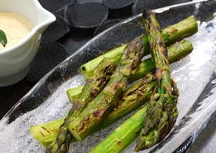 Steps to Make Favorite Grilled Asparagus in Garlic, Oyster Sauce, and Mayonnaise