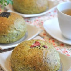 A picture of Plump & Fluffy Anpan with Yomogi (Japanese Mugwort).