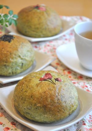 A picture of Plump & Fluffy Anpan with Yomogi (Japanese Mugwort).