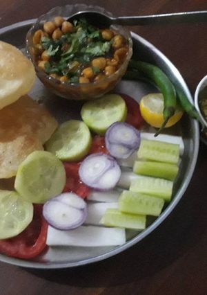 A picture of Chole Bhature.