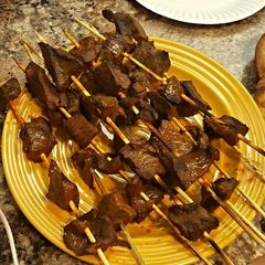 A picture of Anticuchos.