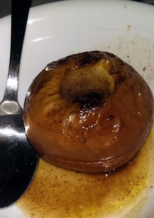 A picture of Baked Apple's n Ice Cream.