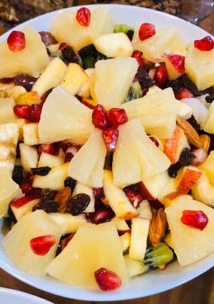 A picture of Fruit & nuts 🍎🌰 🥜 salad.