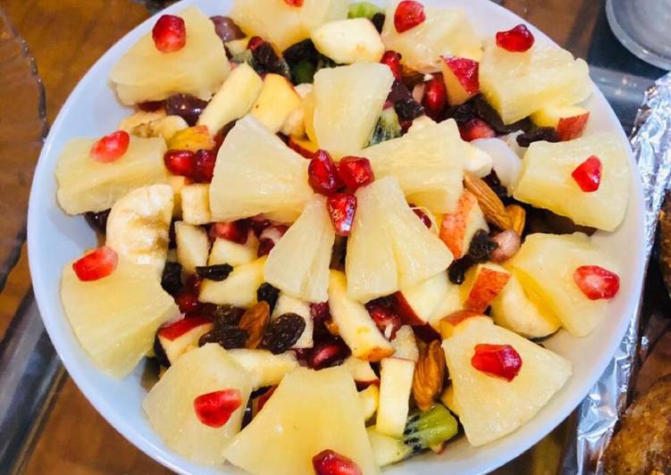 Recipe of Any-night-of-the-week Fruit &amp; nuts 🍎🌰 🥜 salad