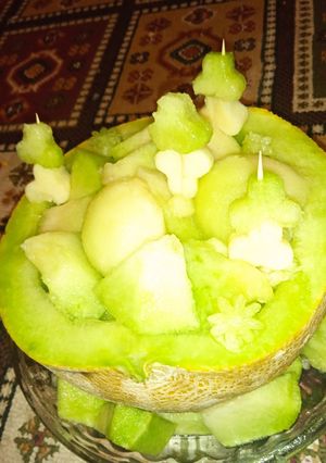 عکسی از دستور برش و تزیین میوه طالبی
