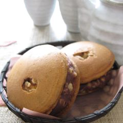 A picture of Mocha Walnut Dorayaki.