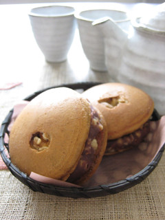 A picture of Mocha Walnut Dorayaki.