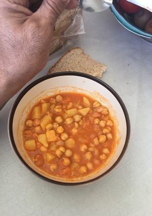 A picture of Chickpeas and potato soup.