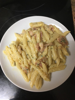 Una foto de Macarrones sin nata con bacon al estilo carbonara