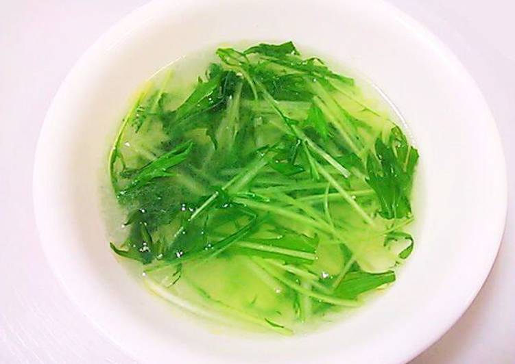Recipe of Favorite Mizuna Chinese Soup with Chicken Skin Broth