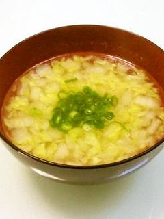 A picture of Chinese Cabbage and Tuna Miso Soup.