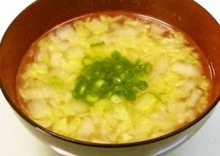 Recipe of Quick Chinese Cabbage and Tuna Miso Soup