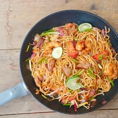 A picture of Four Treasure Sambal Mee Goreng /Spicy Noodle.