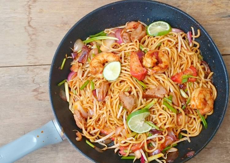 Recipe of Ultimate Four Treasure Sambal Mee Goreng /Spicy Noodle