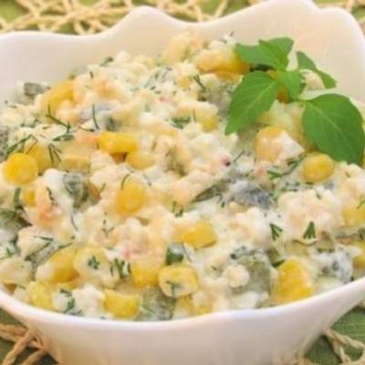 Салат с мясом криля. Салат с мясом криля консервированным рецепт классический фото. Салат из мяса криля. Салат с мясом криля консервированным классический рецепт. Рецепты салатов с крилем консервированным.