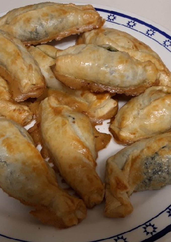 Una foto de Paquetes de espinacas, piñones y jamón