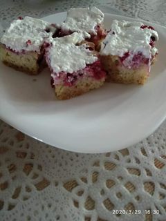 Gluténmentes, tojásmentes ribizlis piskóta túrókrémmel recept fotója