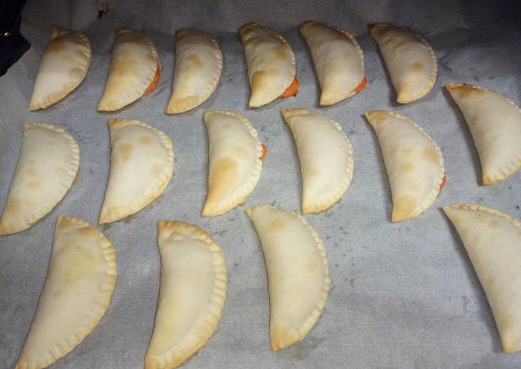 Empanadillas de atún, pimiento rojo y palitos de cangrejo