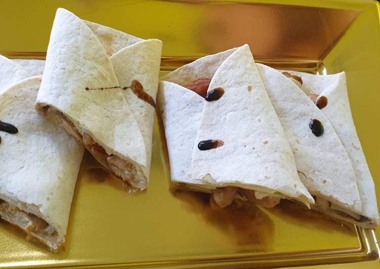 Rollitos de pollo en salsa de anchoa