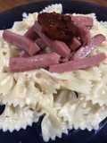 Farfalle con salchicha y chipotle