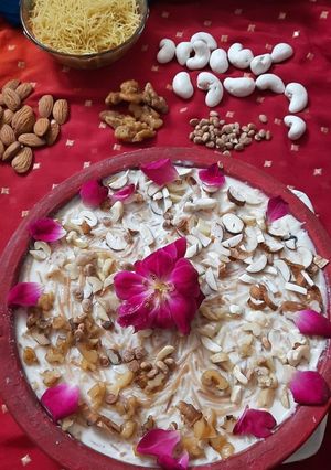 काजू बादाम वाली मीठी सेवइयां (Kaju badam wali Meethi seviyan recipe in hindi) रेसिपी मुख्य फोटो