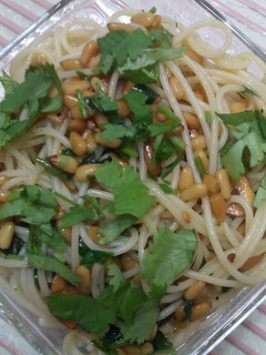 A picture of Pam's spaghetti pasta in olive oil & fine nuts....